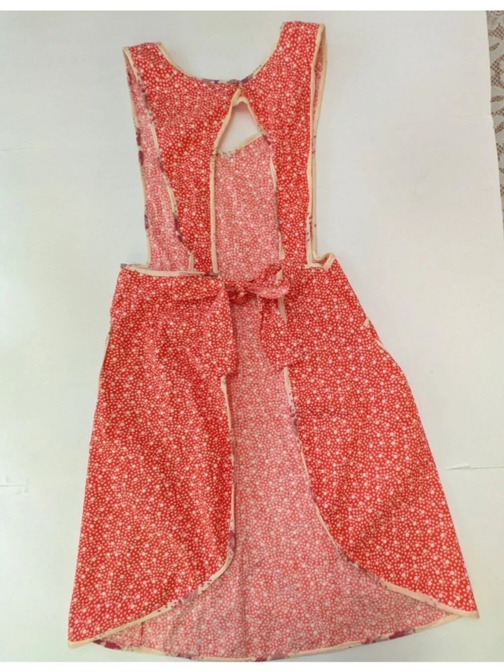 Vintage Handmade Full Apron Red Calico Floral Print 2 Pockets Tieback Grannycore